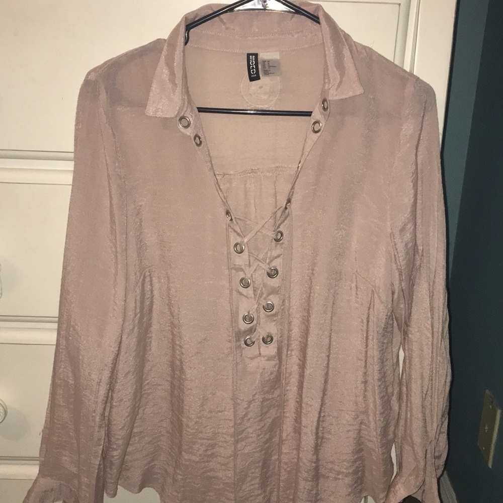 Flowy, laced, lavender-pink shirt